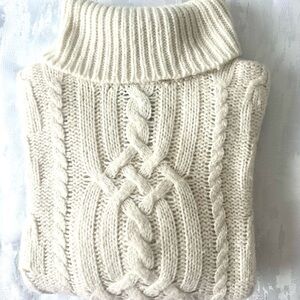NEW Fabulous Ralph Lauren Cable Knit crème sweater.